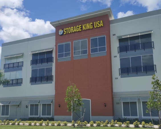 Facility photo: //images.sparefoot.com/medium/24208568c19e40321db.jpg