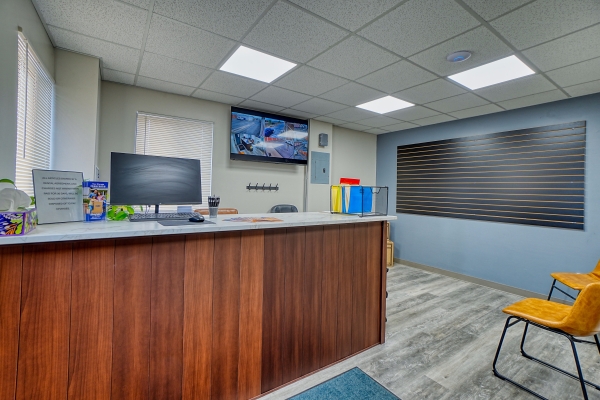 Facility photo: //images.sparefoot.com/medium/2420906a025e4687ff8.jpg