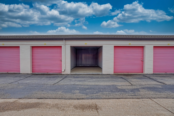 Facility photo: //images.sparefoot.com/medium/2420906a025e765a7d7.jpg