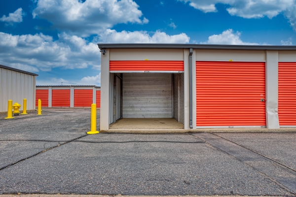 Facility photo: //images.sparefoot.com/medium/2420906a025e7bc7d17.jpg