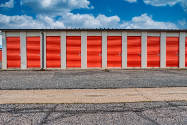 Facility photo: //images.sparefoot.com/medium/2420906a025ec6669ce.jpg