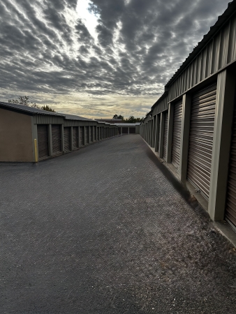 Facility photo: //images.sparefoot.com/medium/24209169c2d12acaa2b.jpeg