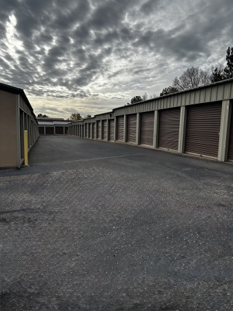 Facility photo: //images.sparefoot.com/medium/24209169c2d12d350de.jpeg