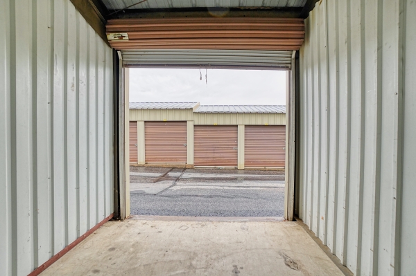 Facility photo: //images.sparefoot.com/medium/2420916a0260a57b577.jpg