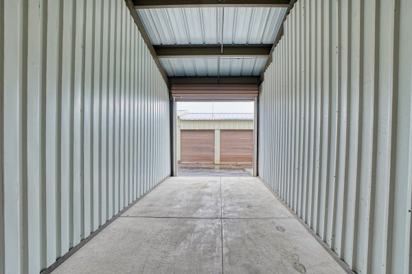 Facility photo: //images.sparefoot.com/medium/2420916a0260a9795fd.jpg