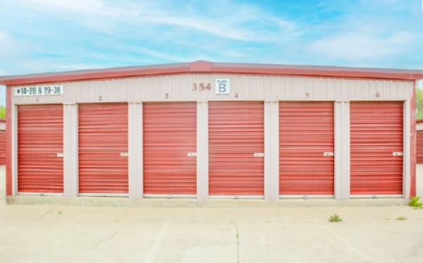 Facility photo: //images.sparefoot.com/medium/2420936921342c401e5.jpg