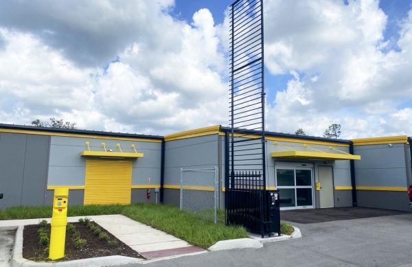 Facility photo: //images.sparefoot.com/medium/24209868c2e2421ada0.jpg