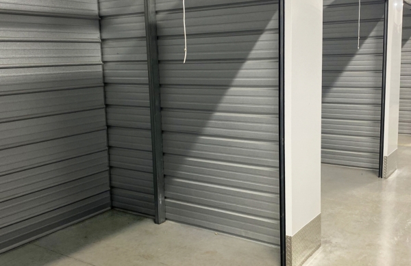 Facility photo: //images.sparefoot.com/medium/24209868c2e245c298a.jpg
