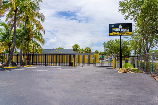 Facility photo: //images.sparefoot.com/medium/24209968c2e39f9aaa2.jpg