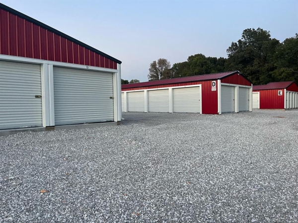 Facility photo: //images.sparefoot.com/medium/24210868c2f3cf6c91d.jpeg