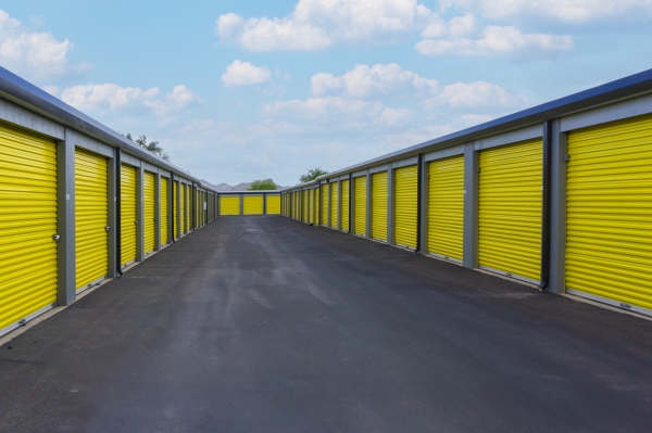 Facility photo: //images.sparefoot.com/medium/24211068c2ffd0796b9.jpg