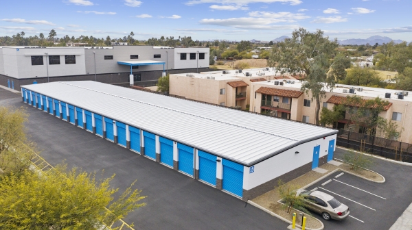 Facility photo: //images.sparefoot.com/medium/24211368c44d4edc142.jpg