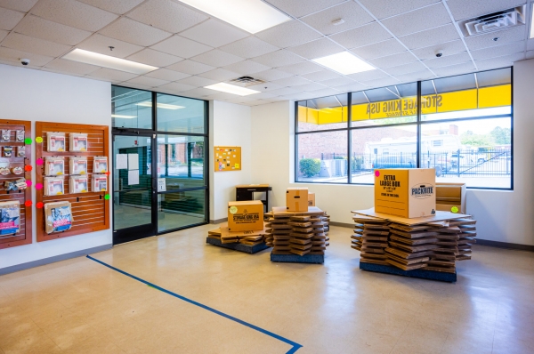 Facility photo: //images.sparefoot.com/medium/24211568c450ed4b290.jpg