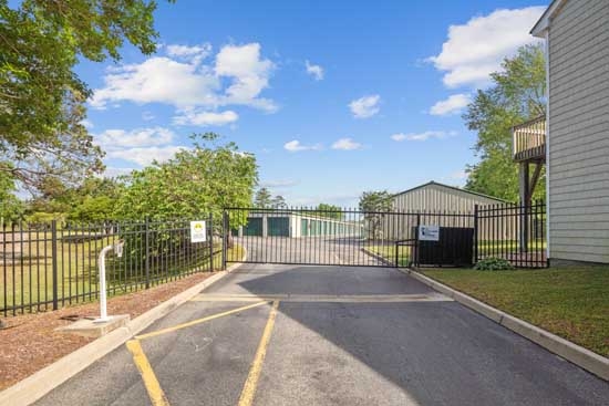 Facility photo: //images.sparefoot.com/medium/24211768c4301670b7b.jpg