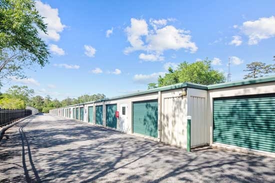 Facility photo: //images.sparefoot.com/medium/24211768c43018ad7ac.jpg