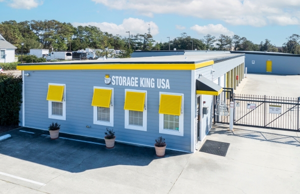 Facility photo: //images.sparefoot.com/medium/24211868c4324af37b9.jpg