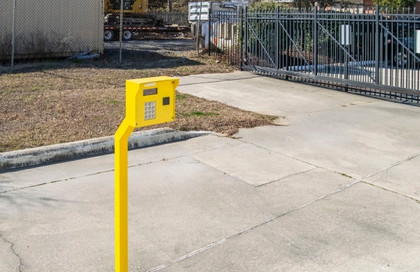Facility photo: //images.sparefoot.com/medium/24211868c4324c4cf3f.jpg
