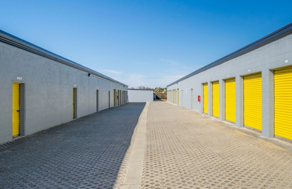 Facility photo: //images.sparefoot.com/medium/24211868c4324d799d3.jpg