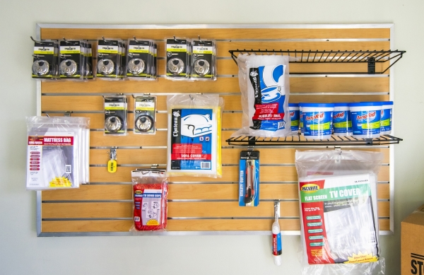 Facility photo: //images.sparefoot.com/medium/24211868c4324f04888.jpg