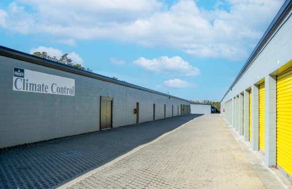 Facility photo: //images.sparefoot.com/medium/24211868c432503e292.jpg
