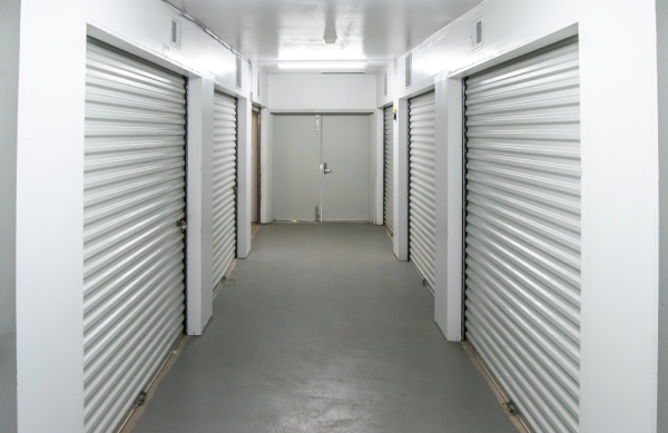 Facility photo: //images.sparefoot.com/medium/24211868c4325453d4e.jpg