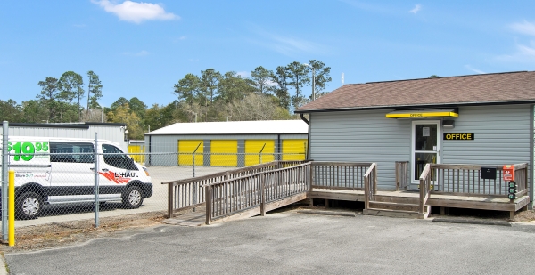 Facility photo: //images.sparefoot.com/medium/24211968c435438d693.jpg