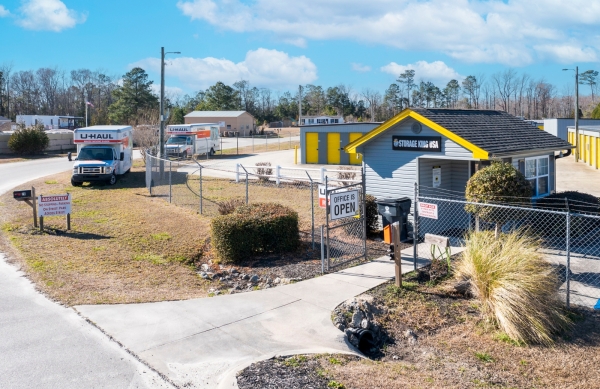 Facility photo: //images.sparefoot.com/medium/24212068c4397fb199a.jpg