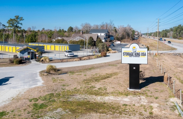 Facility photo: //images.sparefoot.com/medium/24212068c43983add54.jpg