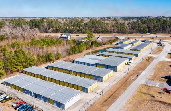 Facility photo: //images.sparefoot.com/medium/24212068c4398a37856.jpg