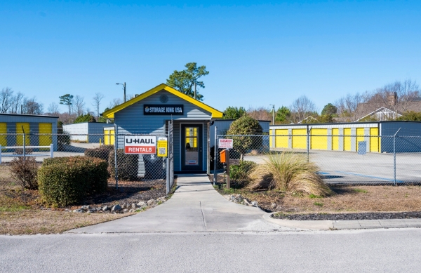 Facility photo: //images.sparefoot.com/medium/24212068c4398d43242.jpg
