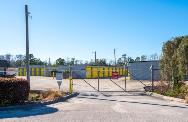 Facility photo: //images.sparefoot.com/medium/24212068c4398e892b7.jpg