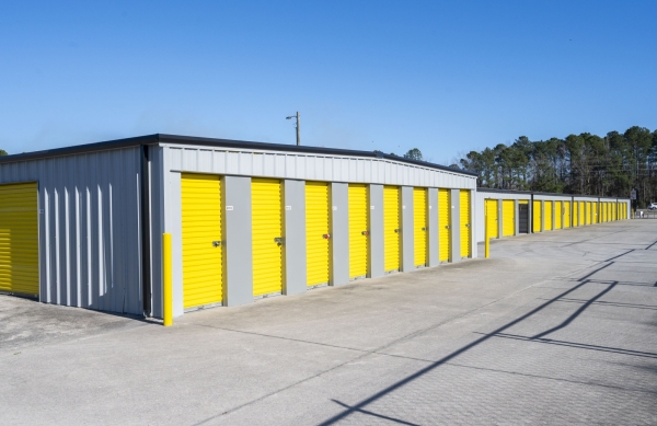 Facility photo: //images.sparefoot.com/medium/24212068c43993d0d81.jpg