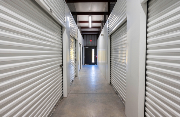 Facility photo: //images.sparefoot.com/medium/24212068c4399698f91.jpg