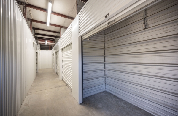 Facility photo: //images.sparefoot.com/medium/24212068c43997e71fe.jpg