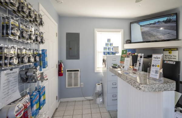 Facility photo: //images.sparefoot.com/medium/24212068c439993d8e2.jpg