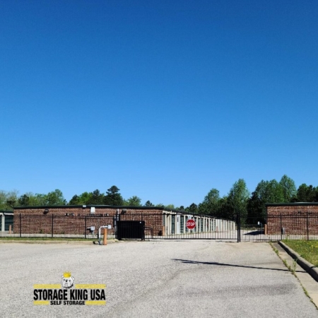Facility photo: //images.sparefoot.com/medium/24212168c43a478ee0e.jpg