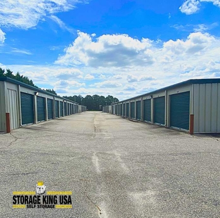 Facility photo: //images.sparefoot.com/medium/24212168c43a4917011.jpg
