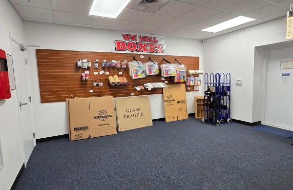 Facility photo: //images.sparefoot.com/medium/24212268c43c0d508ce.jpg