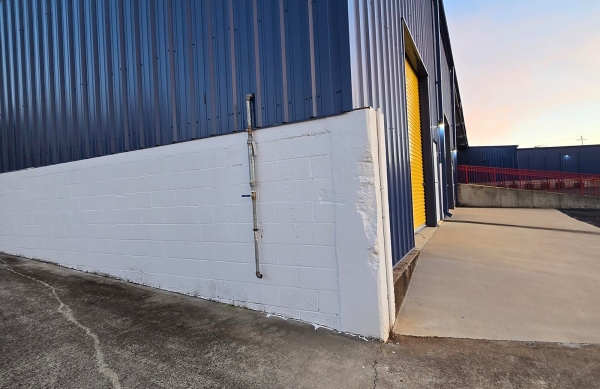 Facility photo: //images.sparefoot.com/medium/24212268c43c20c8994.jpg