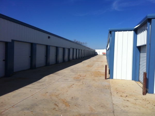 Facility photo: //images.sparefoot.com/medium/24212368c4411990ef5.jpg