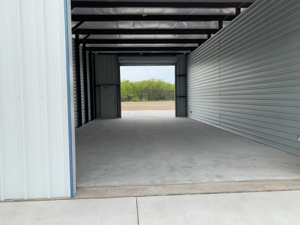 Facility photo: //images.sparefoot.com/medium/24212368c4411f8271a.jpg