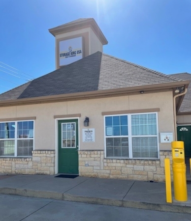 Facility photo: //images.sparefoot.com/medium/24212368c4412229694.jpg