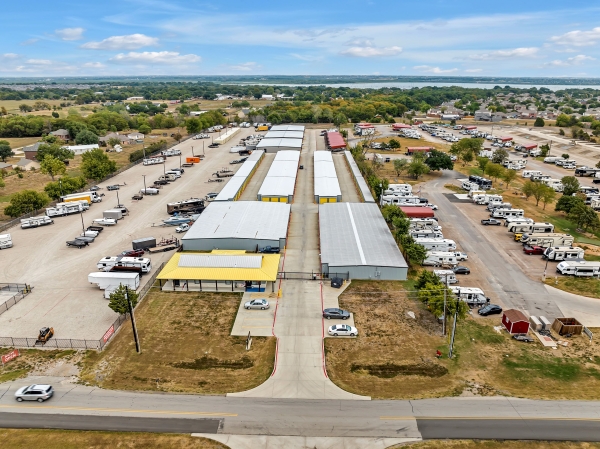 Facility photo: //images.sparefoot.com/medium/24213268c847370921f.jpg