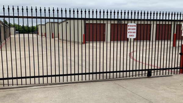 Facility photo: //images.sparefoot.com/medium/24213368c853cdba736.jpg