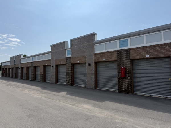 Facility photo: //images.sparefoot.com/medium/24214268cc7d652a368.jpeg