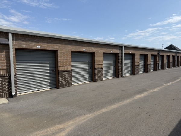 Facility photo: //images.sparefoot.com/medium/24214268cc7d65e7ba7.jpeg