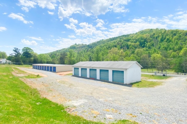 Facility photo: //images.sparefoot.com/medium/24214468c88af2ed8f0.jpg