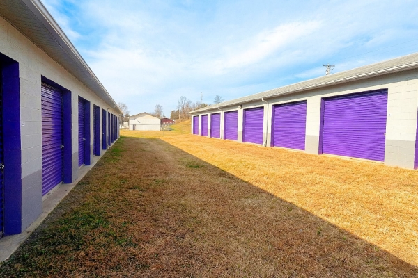 Facility photo: //images.sparefoot.com/medium/242144692400bf1e282.jpg