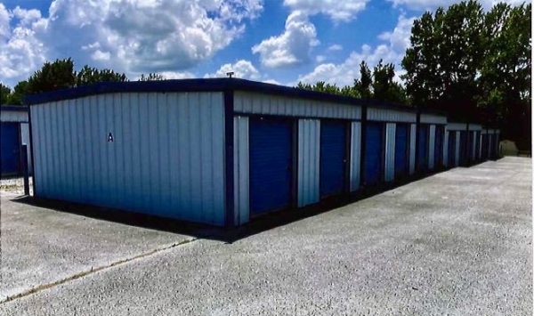 Facility photo: //images.sparefoot.com/medium/24214668c879b56c052.jpeg