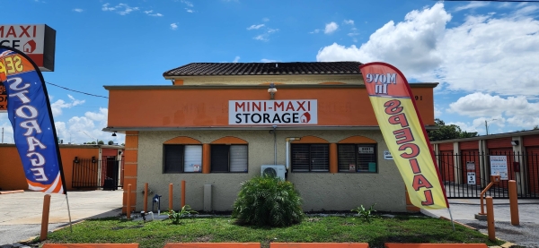 Mini-Maxi Storage